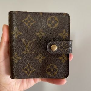 Louis Vuitton Compat Zip Wallet